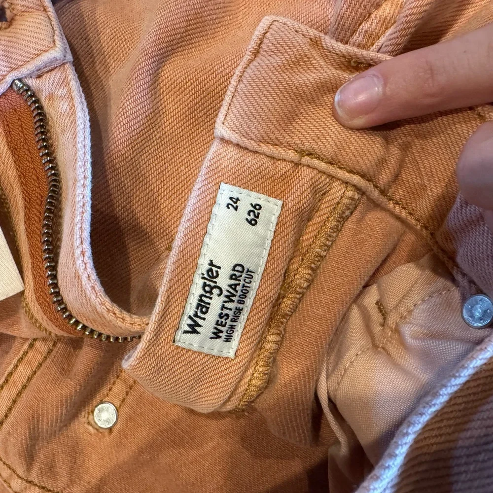 Wrangler Peach Denim Jeans - Picture 3 of 4